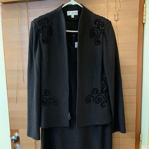 High End St. Johns Knitted Business Dress Suit